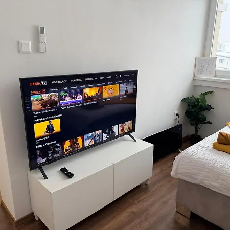 Cozy In The Heart Of With Great Location *
