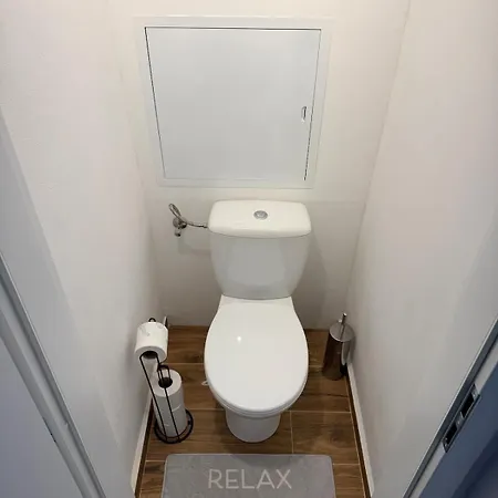 Cozy In The Heart Of With Great Location *