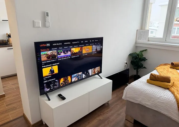 Cozy In The Heart Of With Great Location *