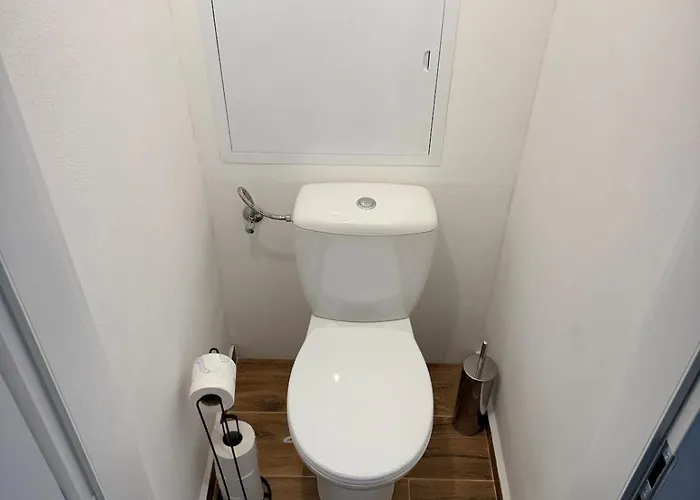 Cozy In The Heart Of With Great Location *